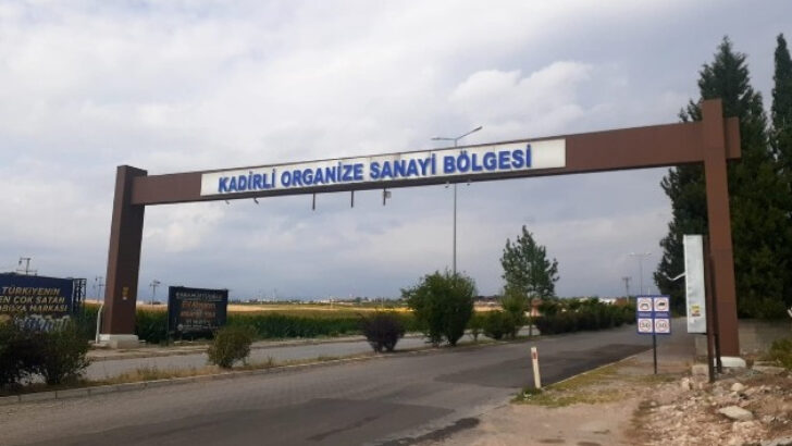 Kadirli Organize Sanayi Bölgesinde iki işçinin üzerine yıldırım düştü