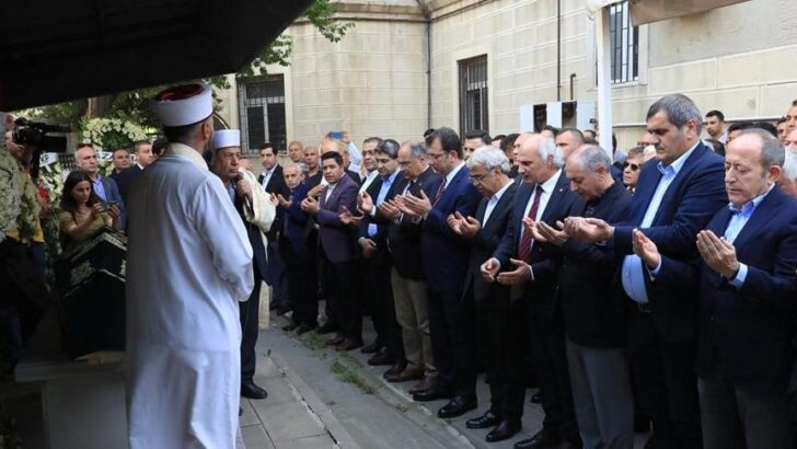 Mithat Sancar’ın annesi İstanbul’da son yolculuğuna uğurlandı