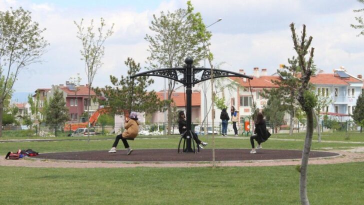 Salıncak değil ölüm tuzağı! Bir genç öldü, diğeri ağır yaralı