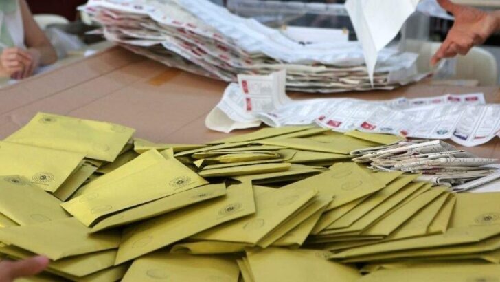 Son seçim anketi sonucu yayınlandı! İlk defa oy kullanacak genç seçmenlerin oy oranları açıklandı