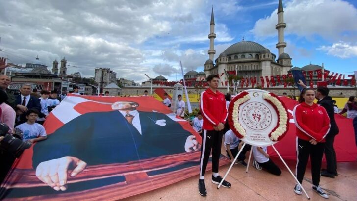 Taksim’de 19 Mayıs coşkusu