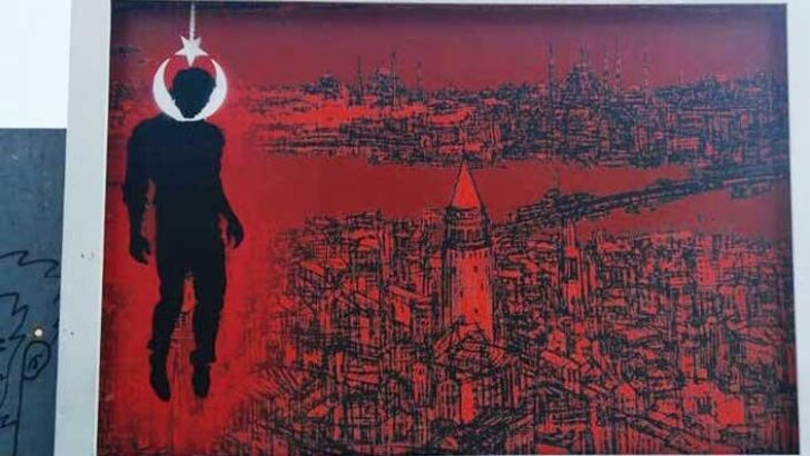 Türk Bayrağı’ndaki hilale asılmış insan silueti çizen sanığa hapis cezası