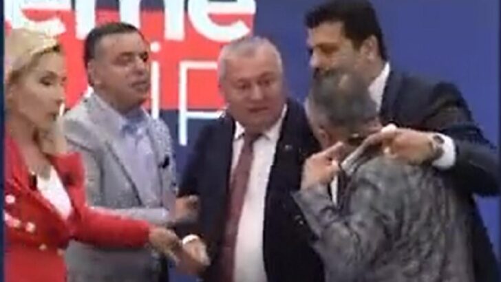 Cemal Enginyurt gazetecinin üzerine yürüdü! Canlı yayında ortalık karıştı
