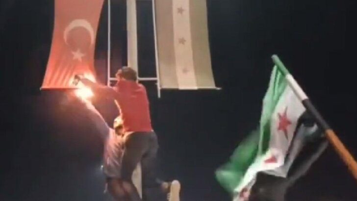 CHP’den Suriye açıklaması: Şanlı bayrağımıza yapılan saldırıları şiddetle kınıyoruz