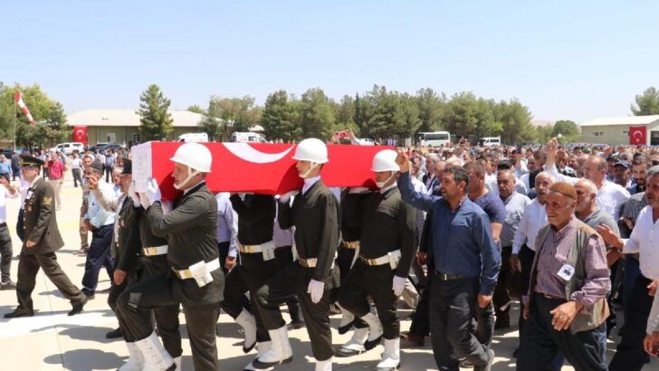 Şehit Teğmen Ömer Bağra toprağa verildi