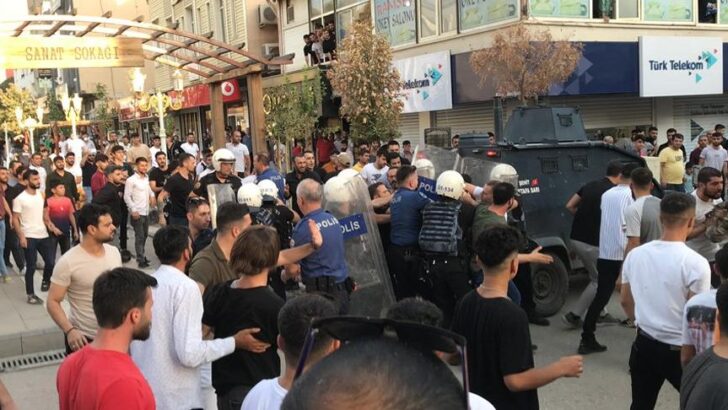 Silopi’de taciz iddiasına linç girişimini polis güçlükle önledi