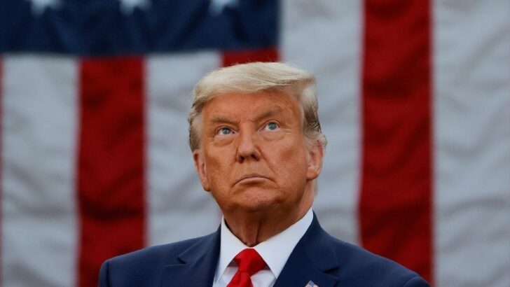 Trump’ın Florida’daki evinden 700 sayfalık ‘gizli belge’ çıktı