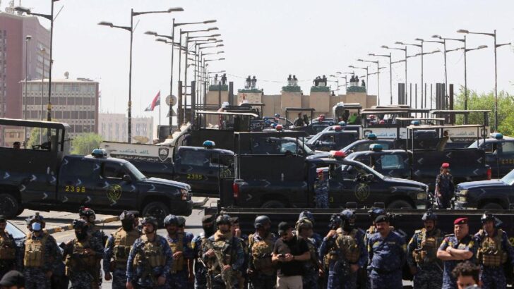 Irak yine karıştı, meclis binası yakınına füze atıldı