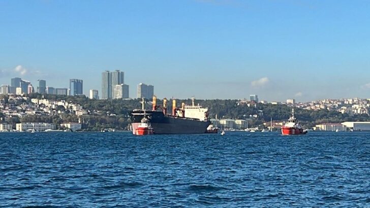 İstanbul Boğazı trafiğe kapatıldı