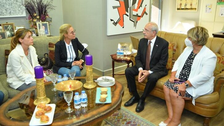 Kılıçdaroğlu, hastanede tedavi gören Haluk Pekşen’i ziyaret etti