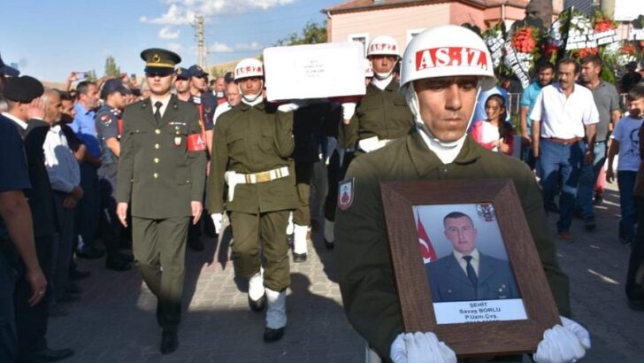 Şehit Uzman Çavuş Savaş Borlu son yolculuğuna uğurlandı