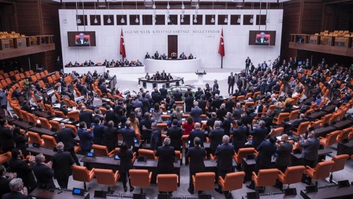 AKP’den muhalefet partilerine başörtüsü teklifi ziyareti