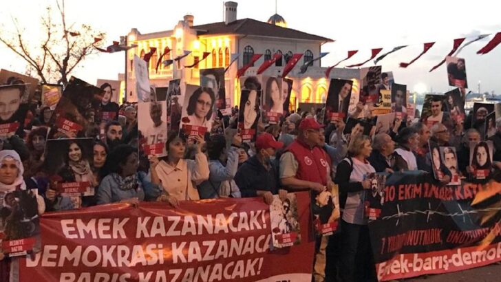 Ankara Gar Katliamı’nda yaşamını yitirenler İstanbul’da anıldı