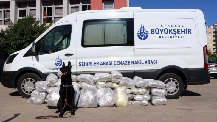 Cenaze aracından uyuşturucu çıktı
