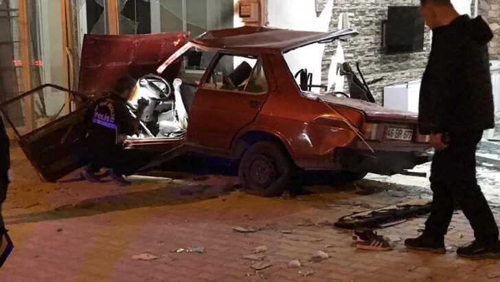 Feci kaza sonrası araç bu hale geldi
