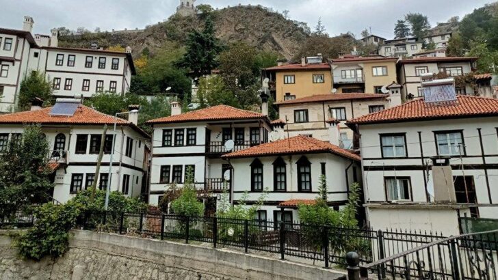 Göynük’ün tarihi evleri restore edildi
