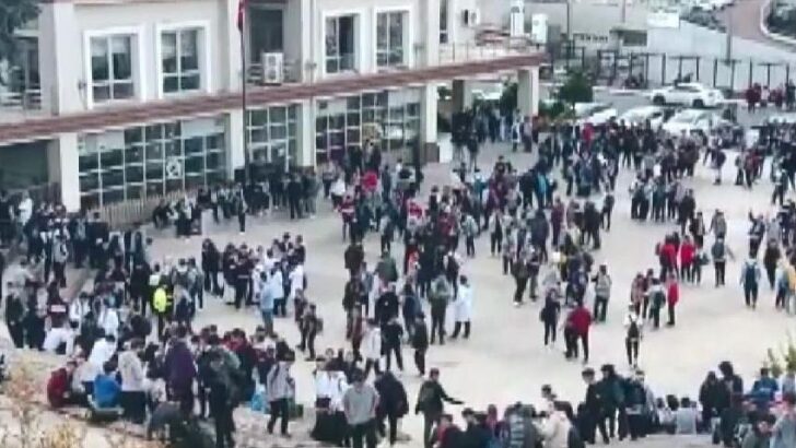 İstanbul’da lisede yangın paniği