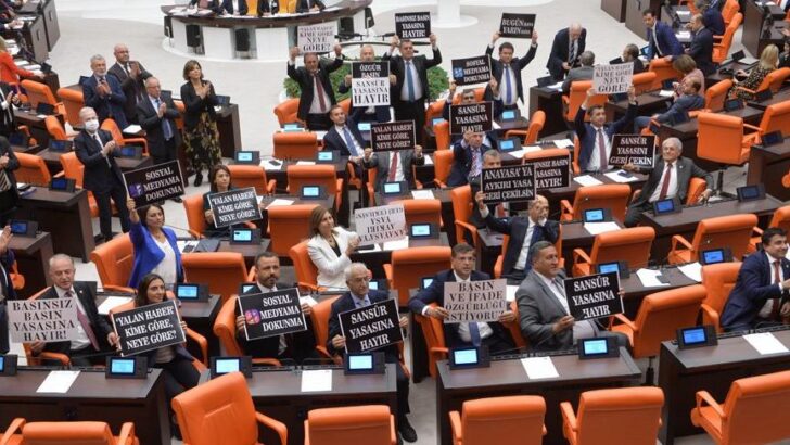 ‘Sansür yasası’ görüşülmeye başlandı