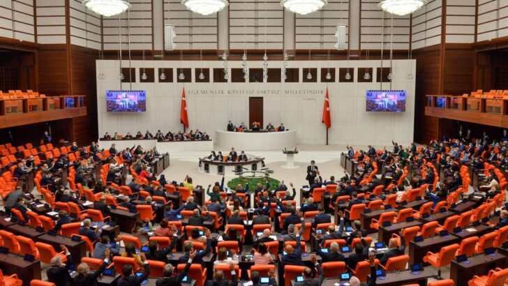 Sansür yasası Meclis’ten geçti
