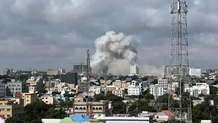 Somali’de korkunç gün: En az 100 kişi öldü