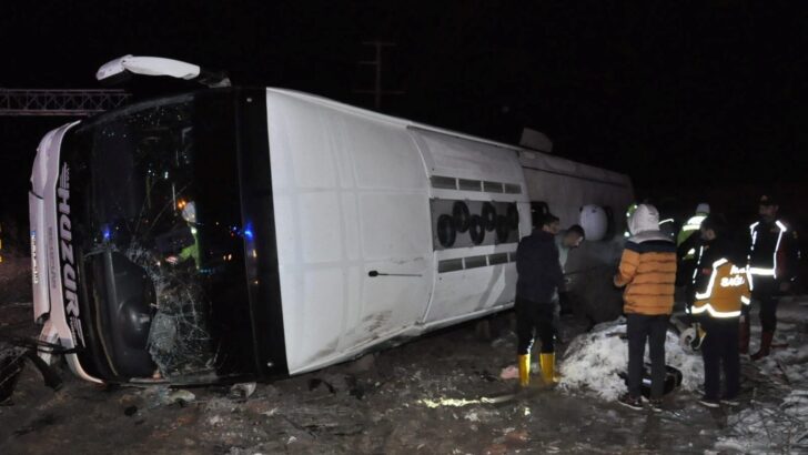 Yozgat’ta yolcu otobüsü devrildi: 1 ölü, 25 yaralı