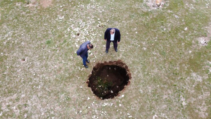 Aksaray’da 5 metre derinliğinde obruk oluştu