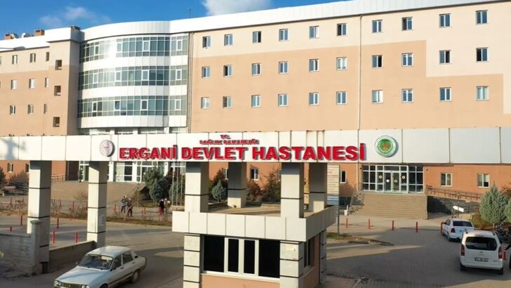 Hemşire bandı çıkarırken bebeğin parmağını kesti