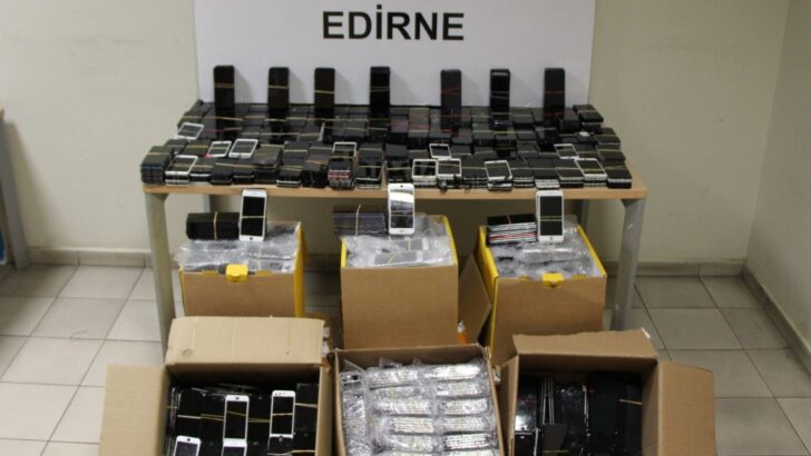 Kapıkule’de 6 bin telefon ekranı ele geçirildi