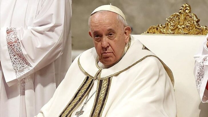 Taburcu olan Papa Francis: Hala hayattayım