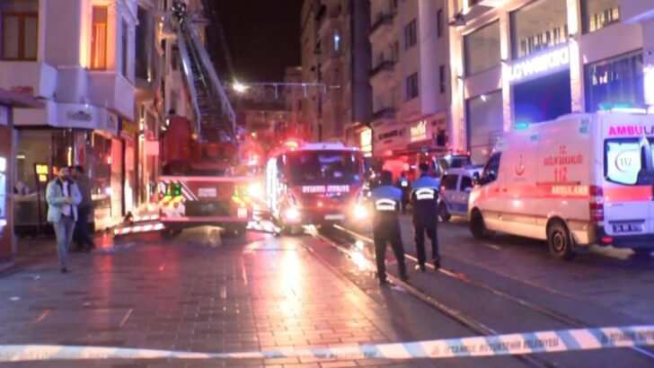 Taksim Meydanı’nda 6 katlı otelde yangın: Tadilat yapan işçileri itfaiye kurtardı