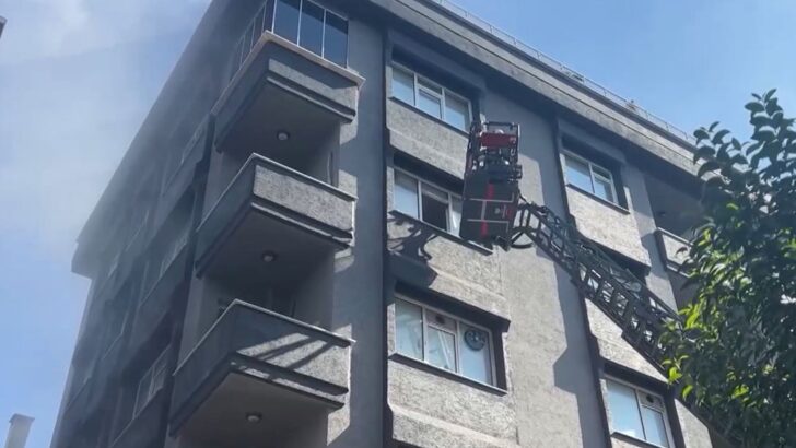 Zeytinburnu’nda aparman yangını