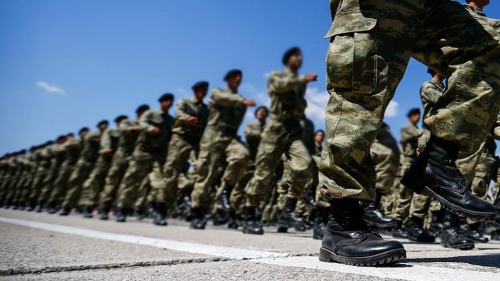 Bedelli askerlikte temel eğitim kaldırılmayacak