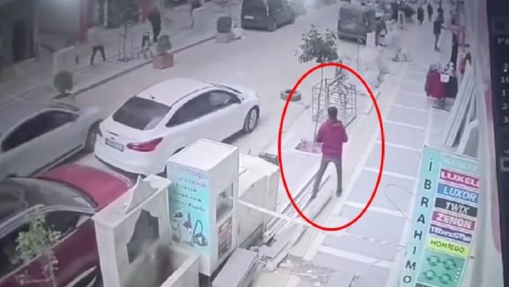 Çocuğun üzerine metrelerce yükseklikten kapı düştü
