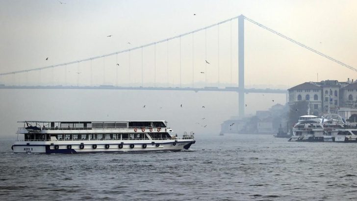İstanbul Boğazı’nda gemi trafiği yeniden başladı