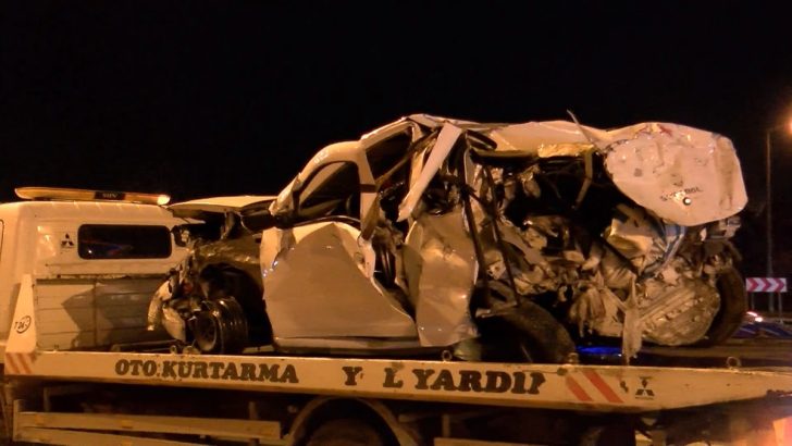İstanbul’da feci kaza! Araç bu hale geldi