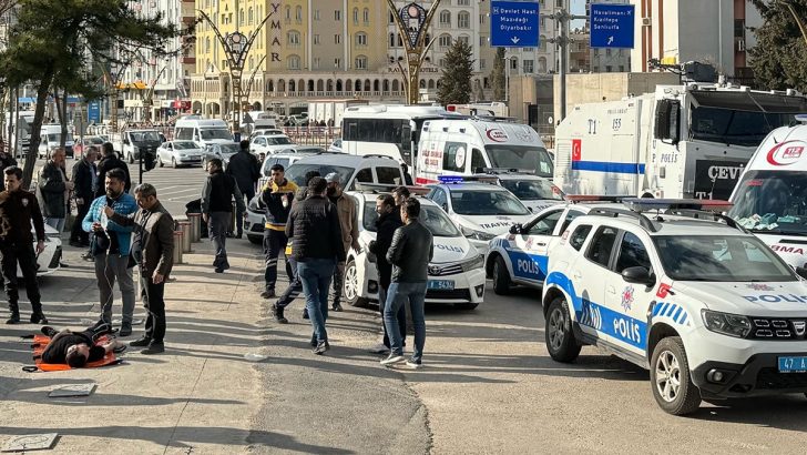 Mardin’de adliye önünde kavga: 1’i polis 5 yaralı