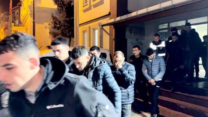 Oturum izinleri biten göçmenlere operasyon