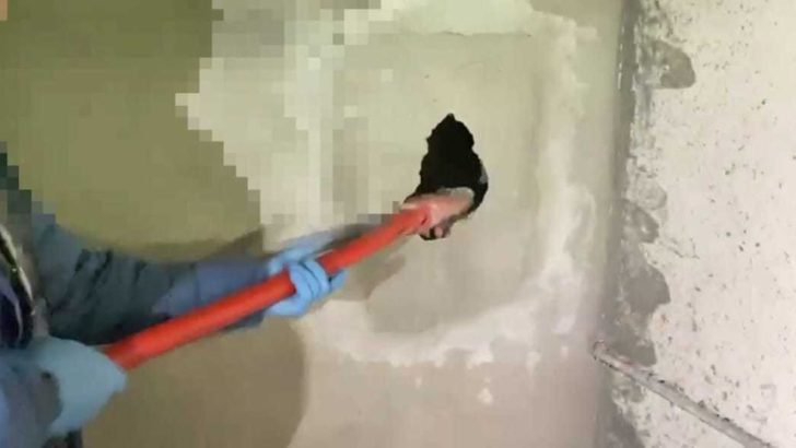 Polis duvarı balyozla kırdı, içinden çıkanlara inanamadı