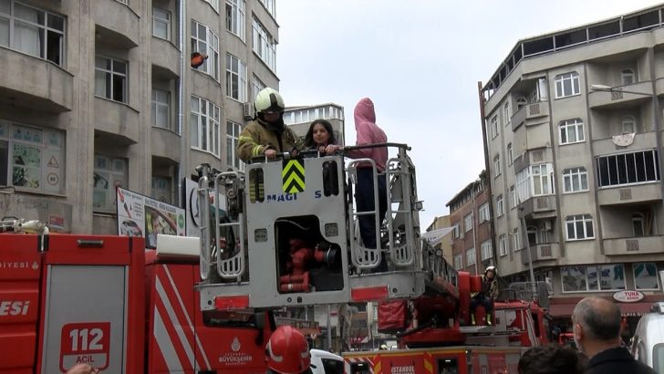 Yangında mahsur kalan 8 kişiyi itfaiye kurtardı