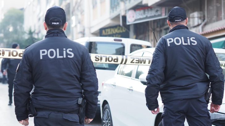 Antalya’da kadın cinayeti: Eşini boğazından bıçaklayıp intihara kalkıştı