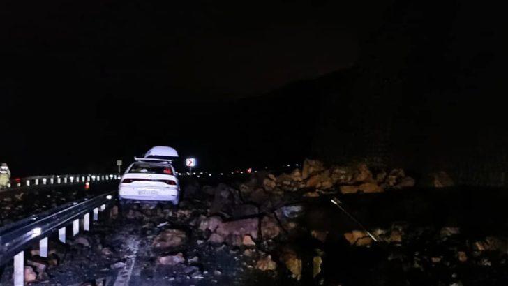 Bitlis’te heyelan: Son anda ölümden döndüler