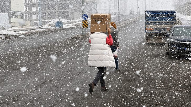 Kent merkezine lapa lapa kar yağdı
