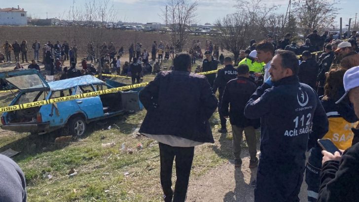 Konya’da can pazarı… Otobüs durağına araç girdi: 3 ölü 6 yaralı