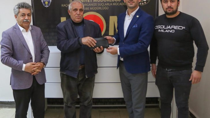 Sahte polisler, gerçek polislere yakalandı