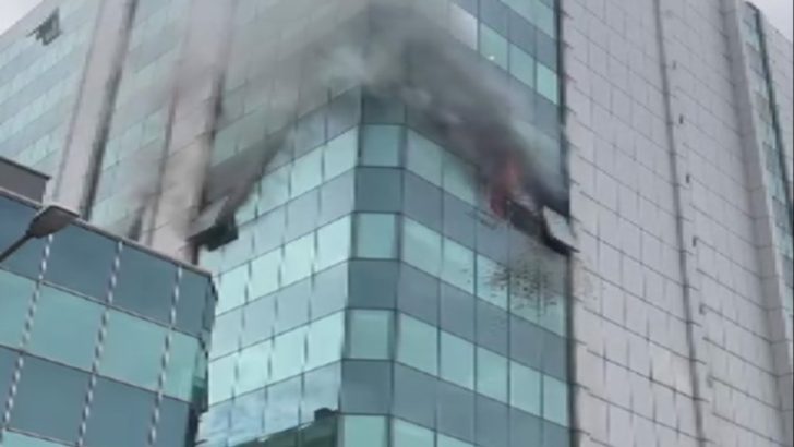 Zeytinburnu’nda iş merkezinde yangın