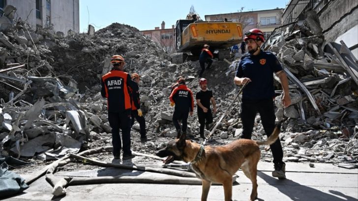 Ankara’da istinat duvarı çöktü: 1 işçi enkaz altında