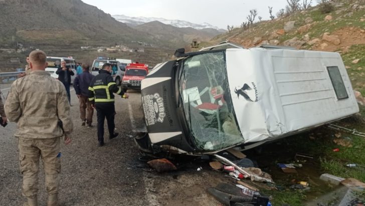 Okul servisi devrildi: 1 öğrenci öldü, 6 yaralı