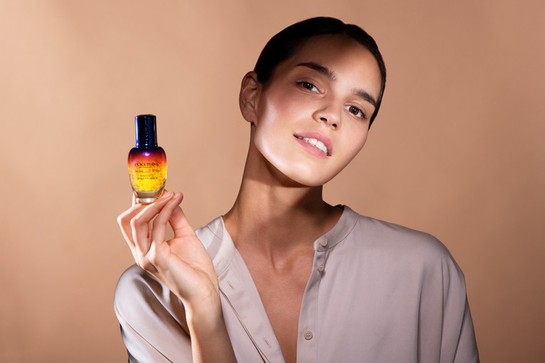 Adeta doğanın kendisi gibi cildi yenileyen serum; Yeni Overnight Reset Serum