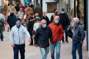 Covid-19 vakaları arttı, maskeler geri mi dönüyor?