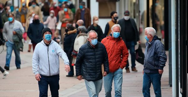 Covid-19 vakaları arttı, maskeler geri mi dönüyor?